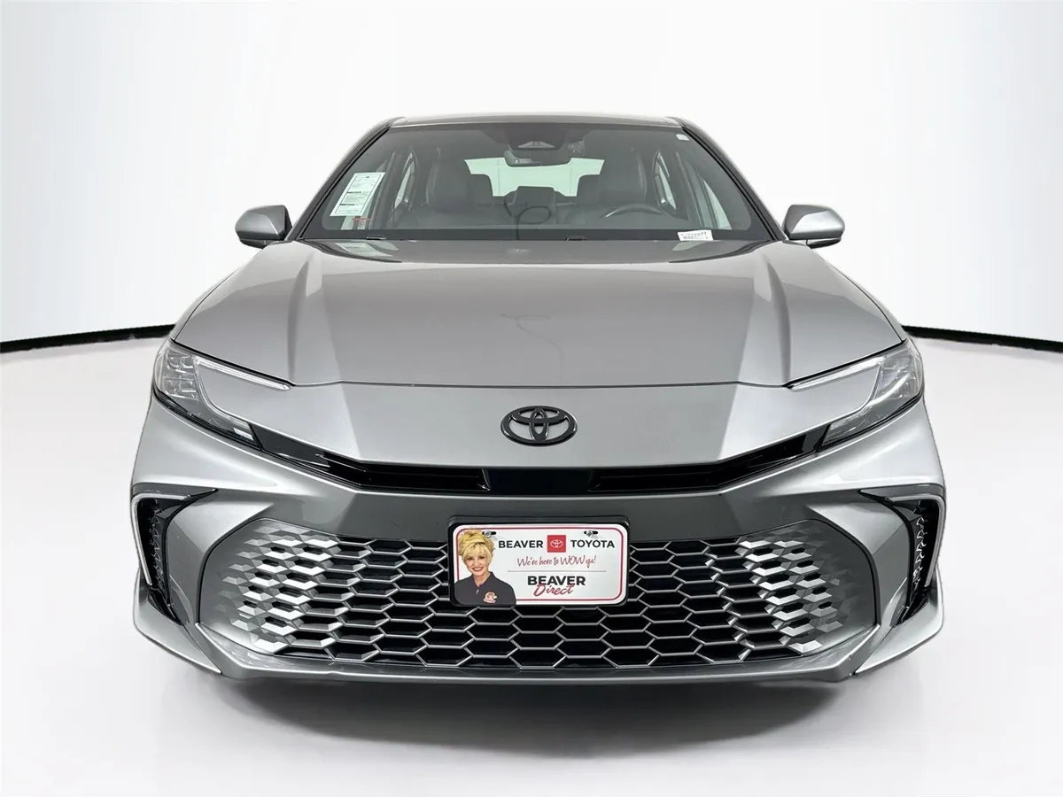 2025 Toyota Camry XSE thumbnail 9