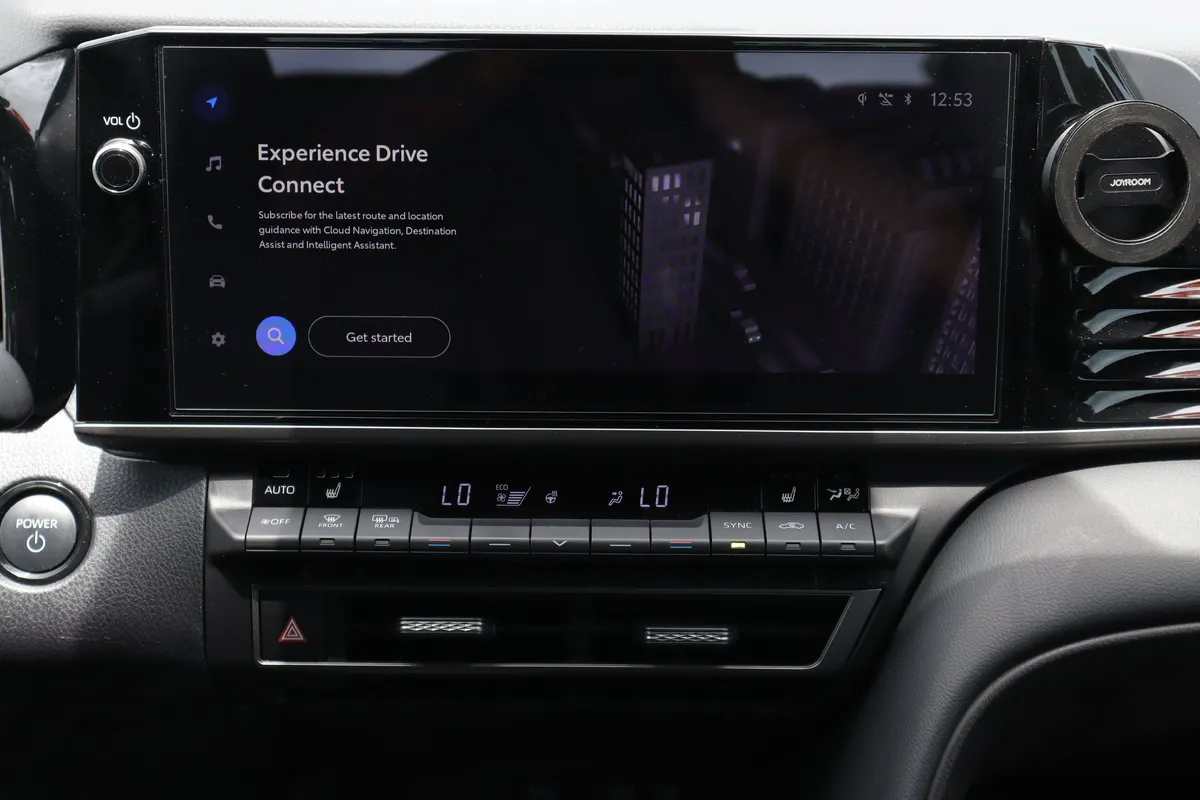 2025 Toyota Camry XSE thumbnail 11