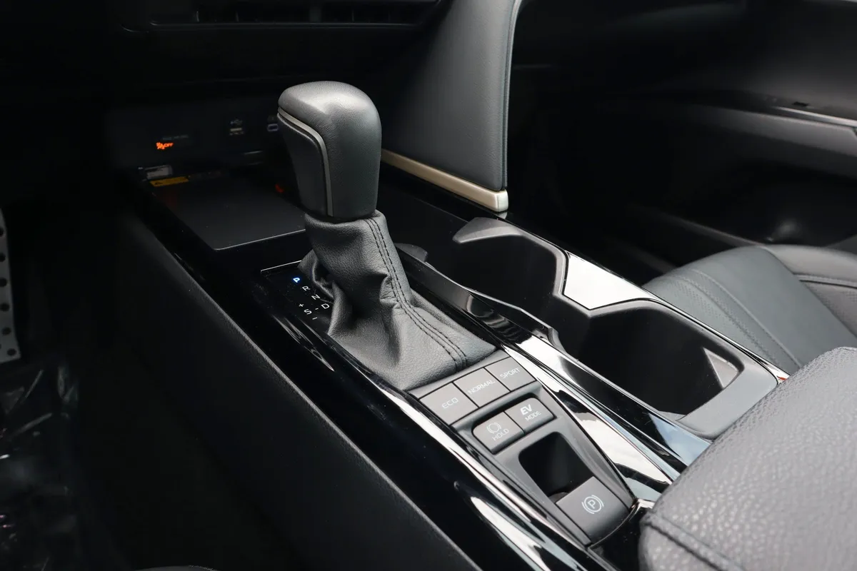 2025 Toyota Camry XSE thumbnail 15