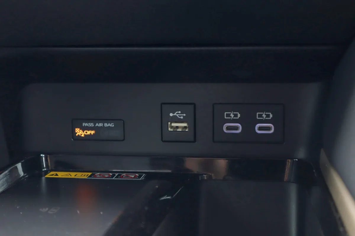 2025 Toyota Camry XSE thumbnail 25