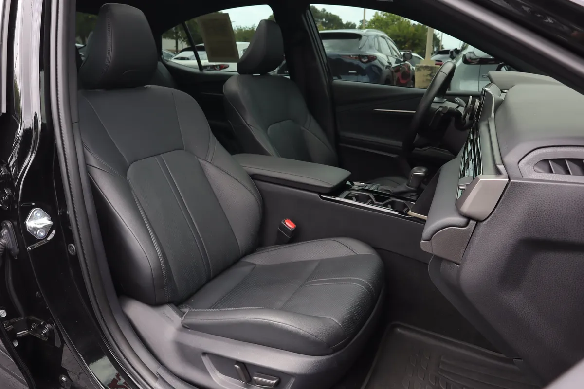 2025 Toyota Camry XSE thumbnail 28