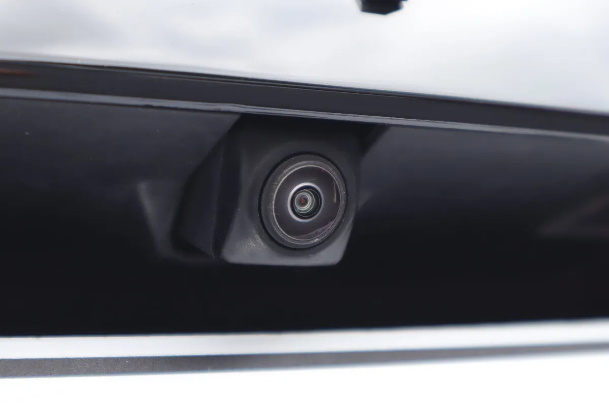2025 Toyota Camry XSE thumbnail 31
