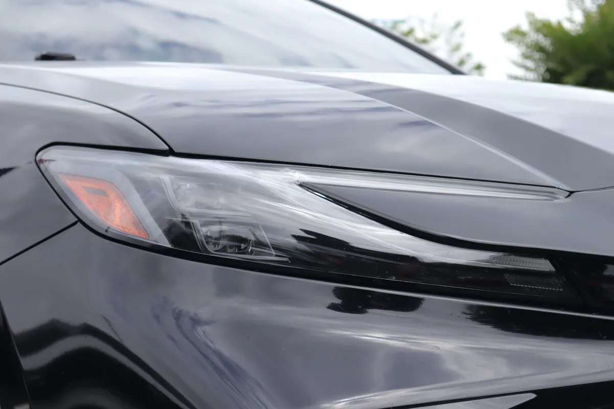 2025 Toyota Camry XSE thumbnail 32