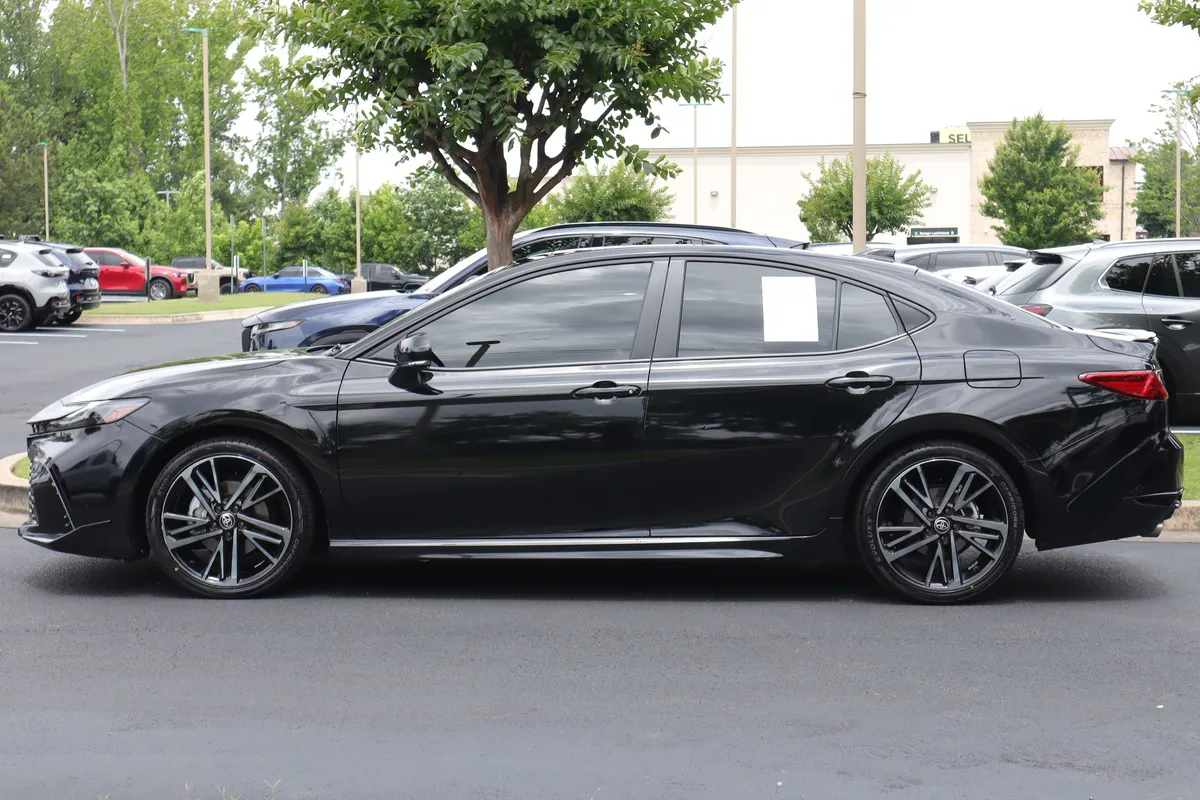 2025 Toyota Camry XSE thumbnail 4