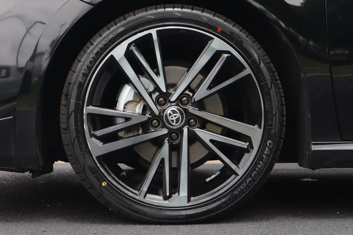 2025 Toyota Camry XSE thumbnail 5