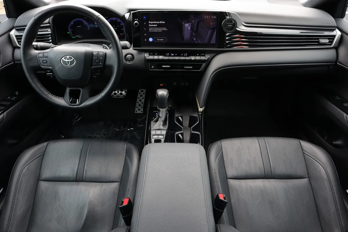 2025 Toyota Camry XSE thumbnail 6