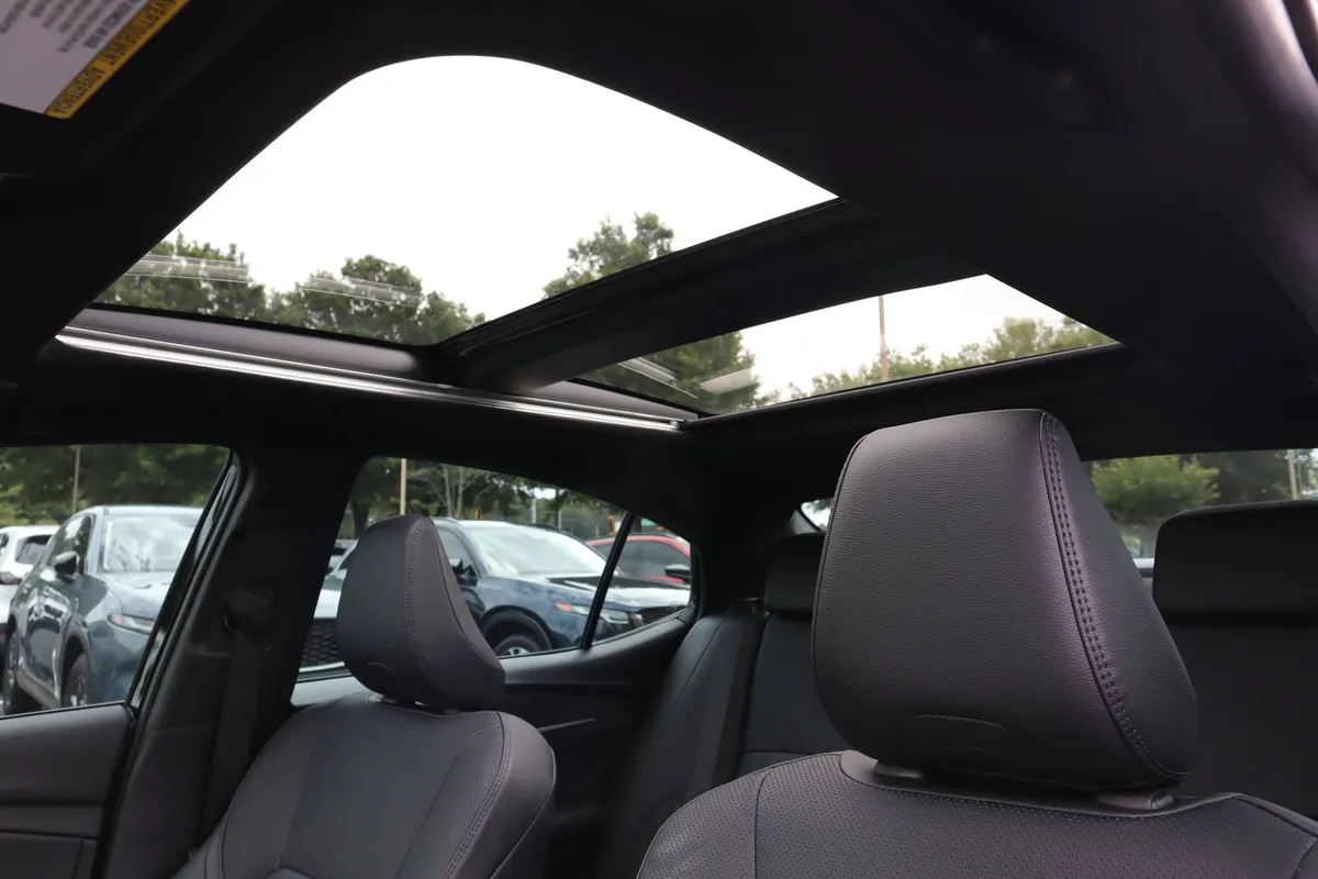 2025 Toyota Camry XSE thumbnail 7