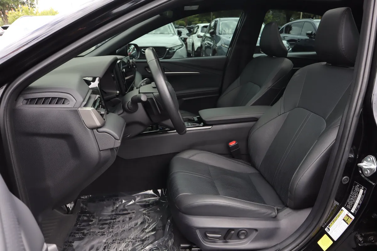 2025 Toyota Camry XSE thumbnail 8