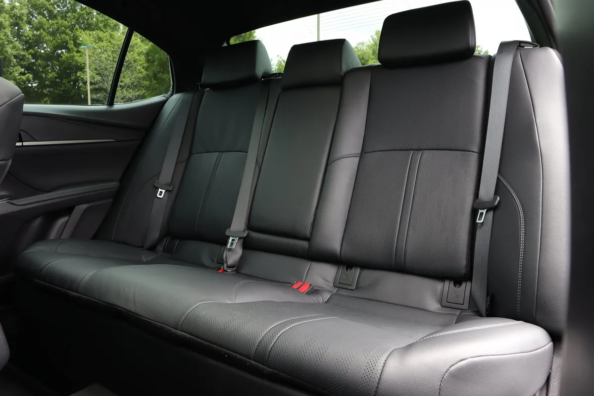 2025 Toyota Camry XSE thumbnail 9