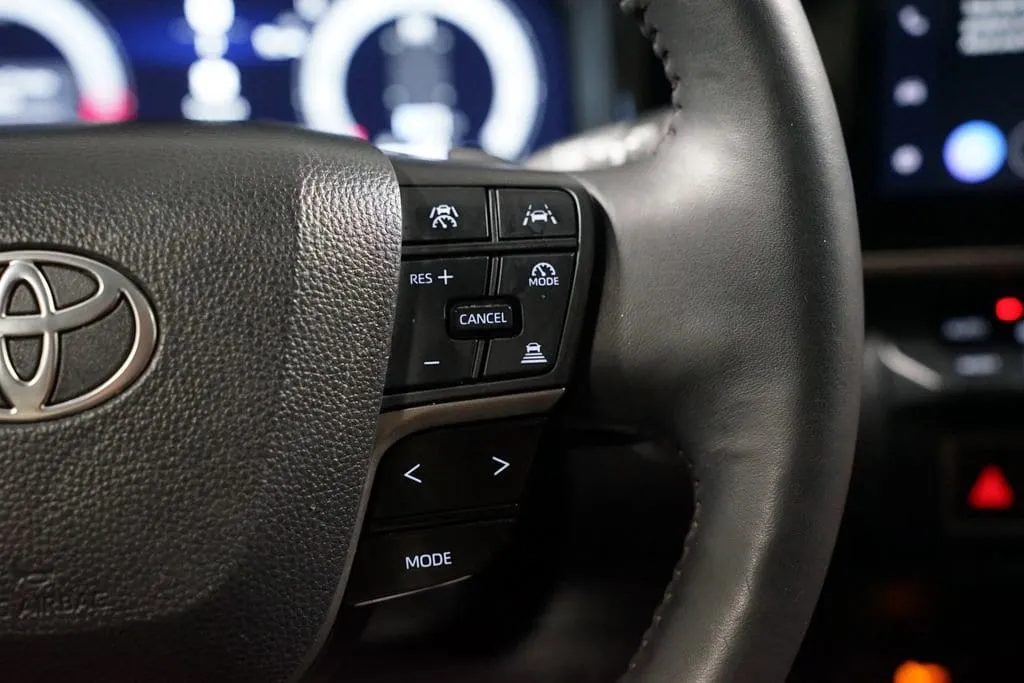 2025 Toyota Camry XSE thumbnail 13