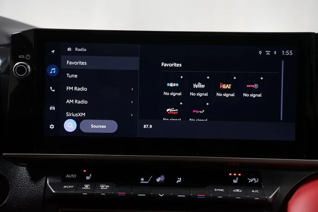 2025 Toyota Camry XSE thumbnail 19