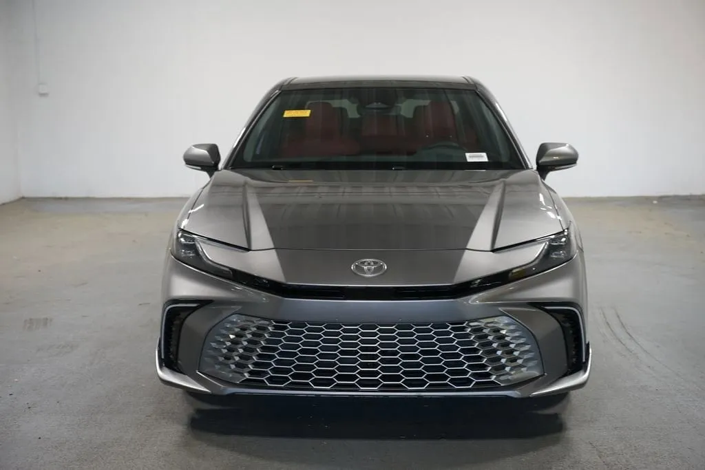 2025 Toyota Camry XSE thumbnail 2