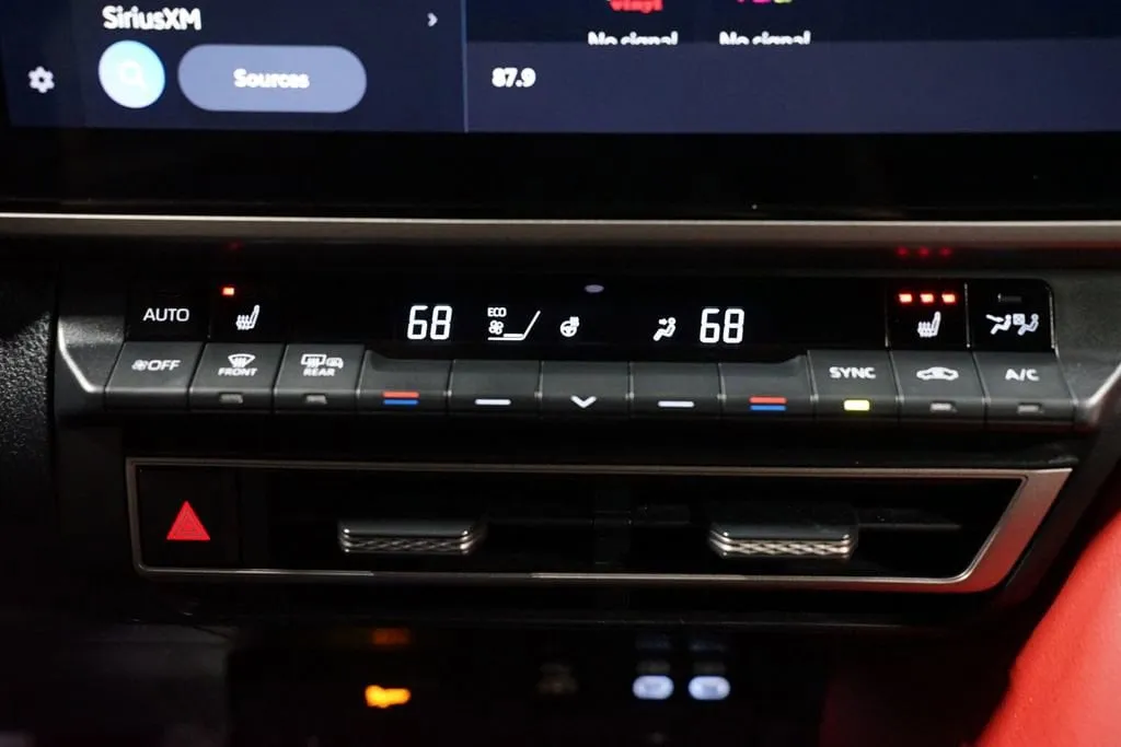 2025 Toyota Camry XSE thumbnail 21