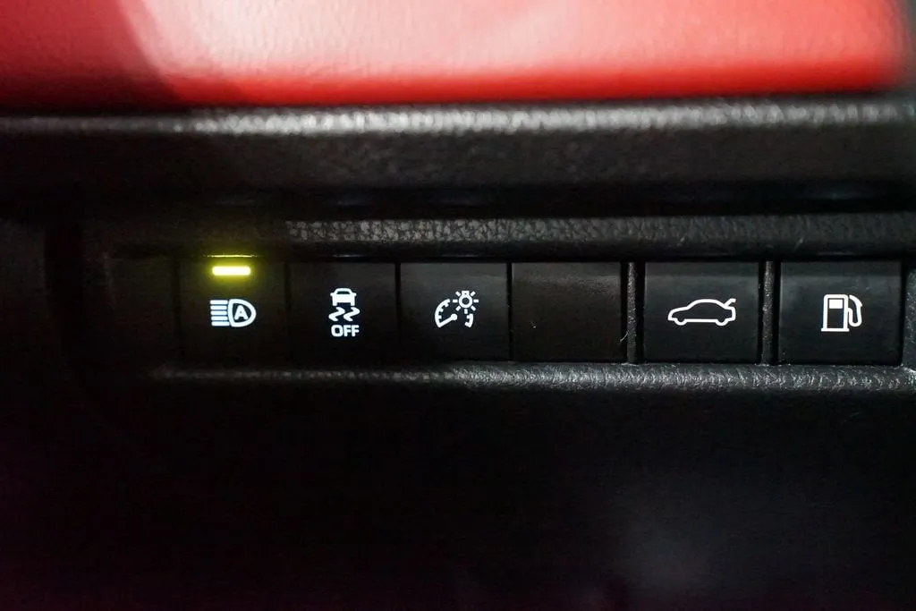 2025 Toyota Camry XSE thumbnail 25