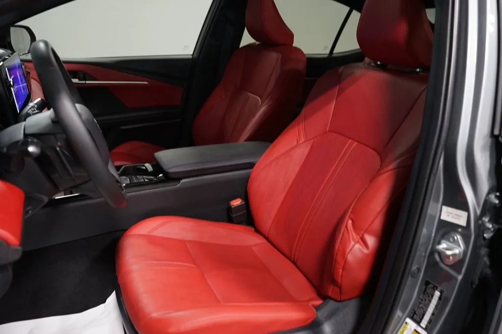 2025 Toyota Camry XSE thumbnail 28
