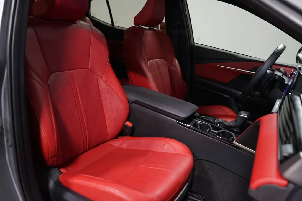 2025 Toyota Camry XSE thumbnail 29
