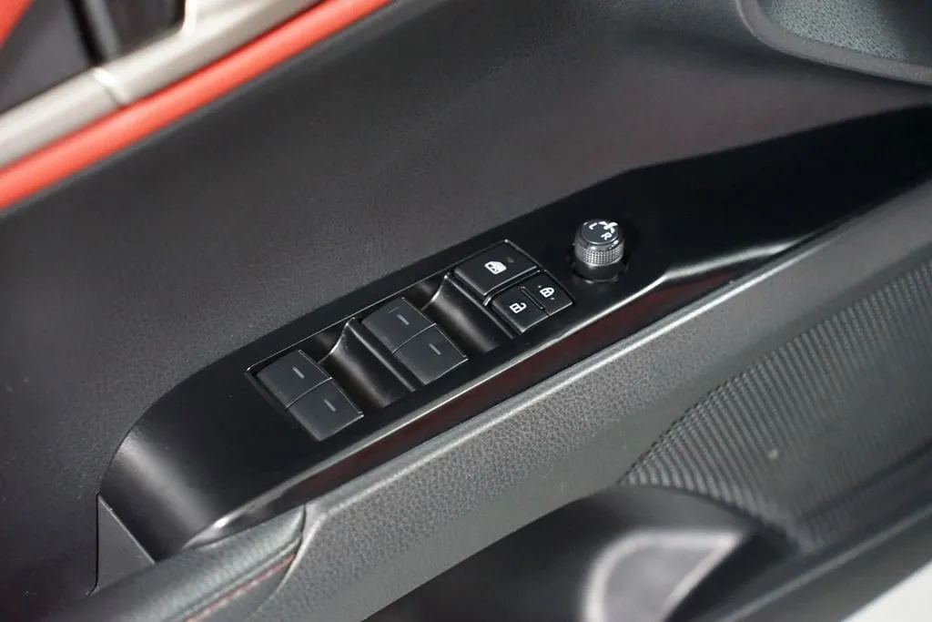 2025 Toyota Camry XSE thumbnail 32