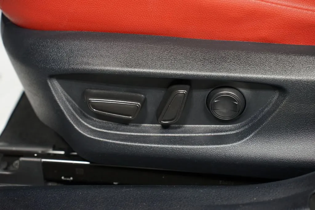 2025 Toyota Camry XSE thumbnail 34