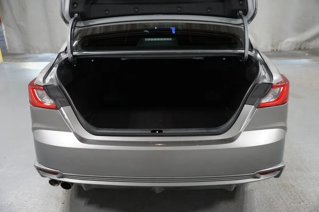 2025 Toyota Camry XSE thumbnail 36