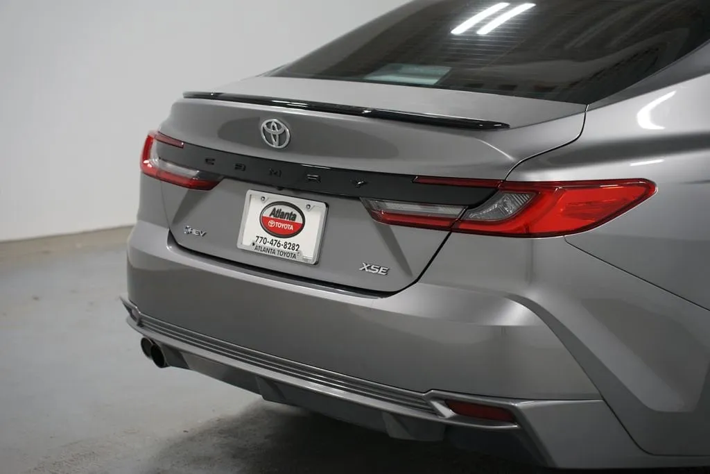 2025 Toyota Camry XSE thumbnail 9