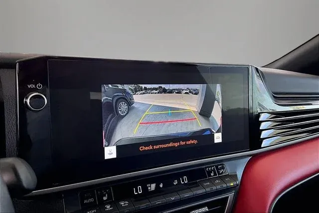 2025 Toyota Camry XSE thumbnail 13