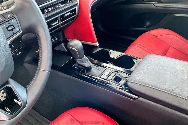 2025 Toyota Camry XSE thumbnail 15
