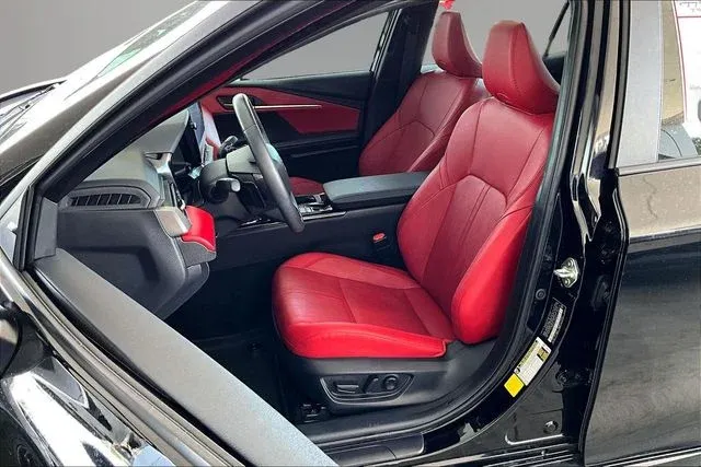 2025 Toyota Camry XSE thumbnail 18
