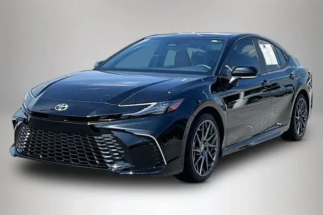 2025 Toyota Camry XSE thumbnail 2