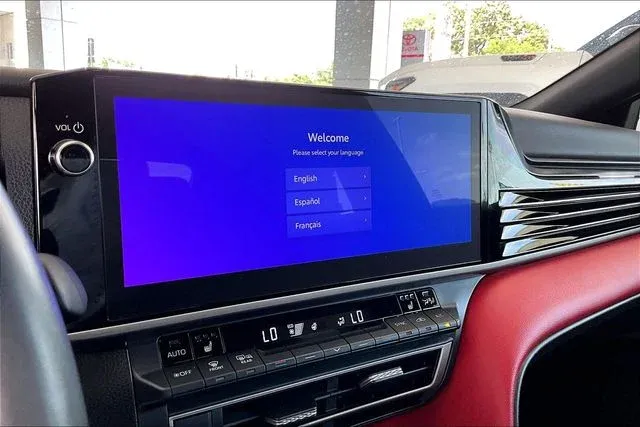 2025 Toyota Camry XSE thumbnail 22