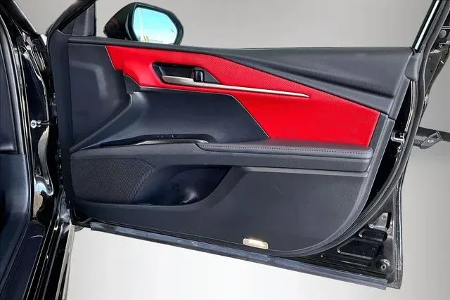 2025 Toyota Camry XSE thumbnail 26