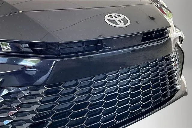 2025 Toyota Camry XSE thumbnail 28