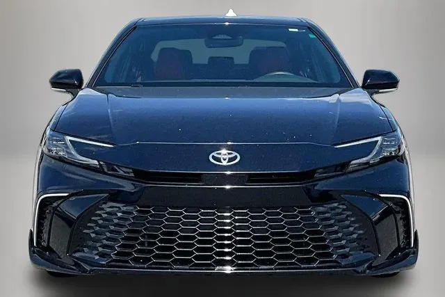 2025 Toyota Camry XSE thumbnail 3