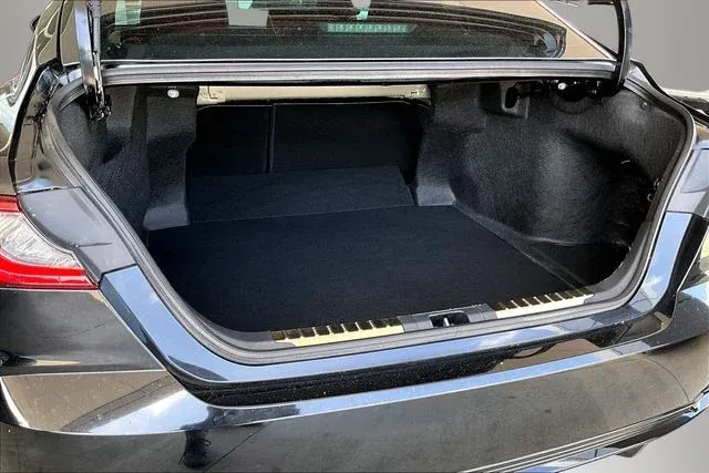 2025 Toyota Camry XSE thumbnail 30