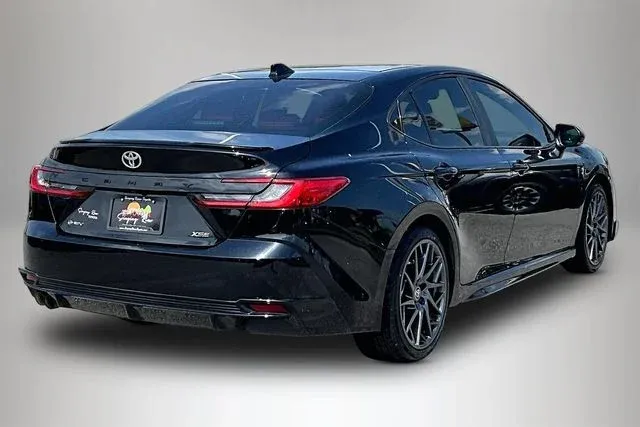 2025 Toyota Camry XSE thumbnail 5