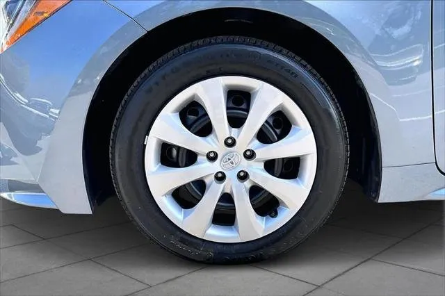 2025 Toyota COROLLA thumbnail 11