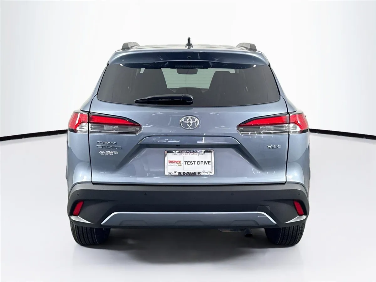 2025 Toyota Corolla Cross XLE thumbnail 11
