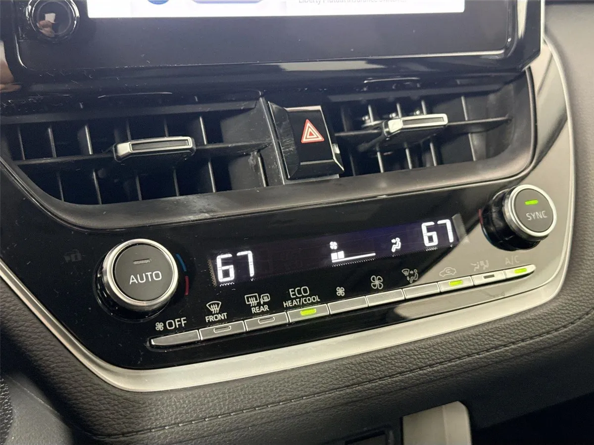 2025 Toyota Corolla Cross XLE thumbnail 24