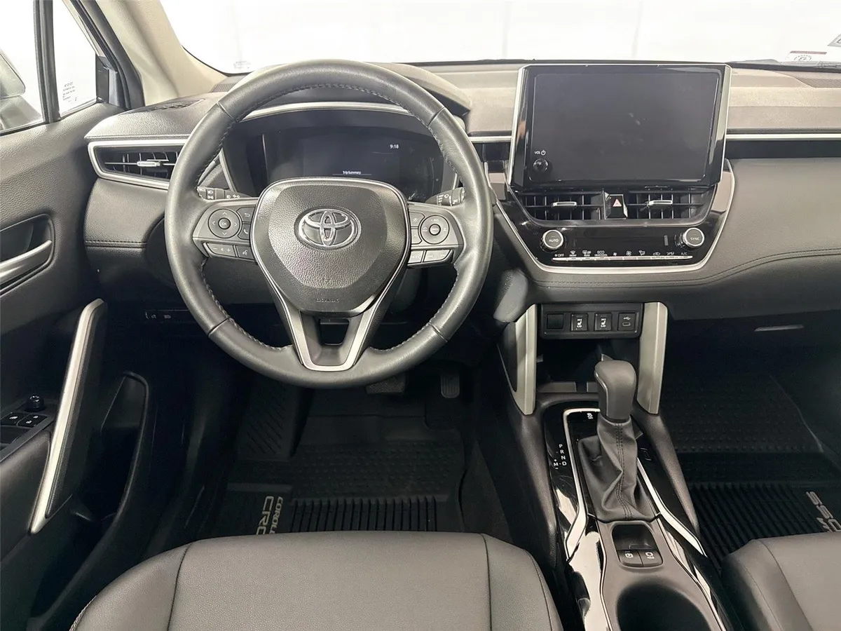 2025 Toyota Corolla Cross XLE thumbnail 29