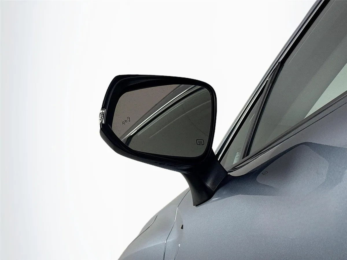2025 Toyota Corolla Cross XLE thumbnail 5