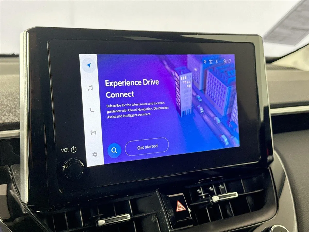 2025 Toyota Corolla Cross XLE thumbnail 6