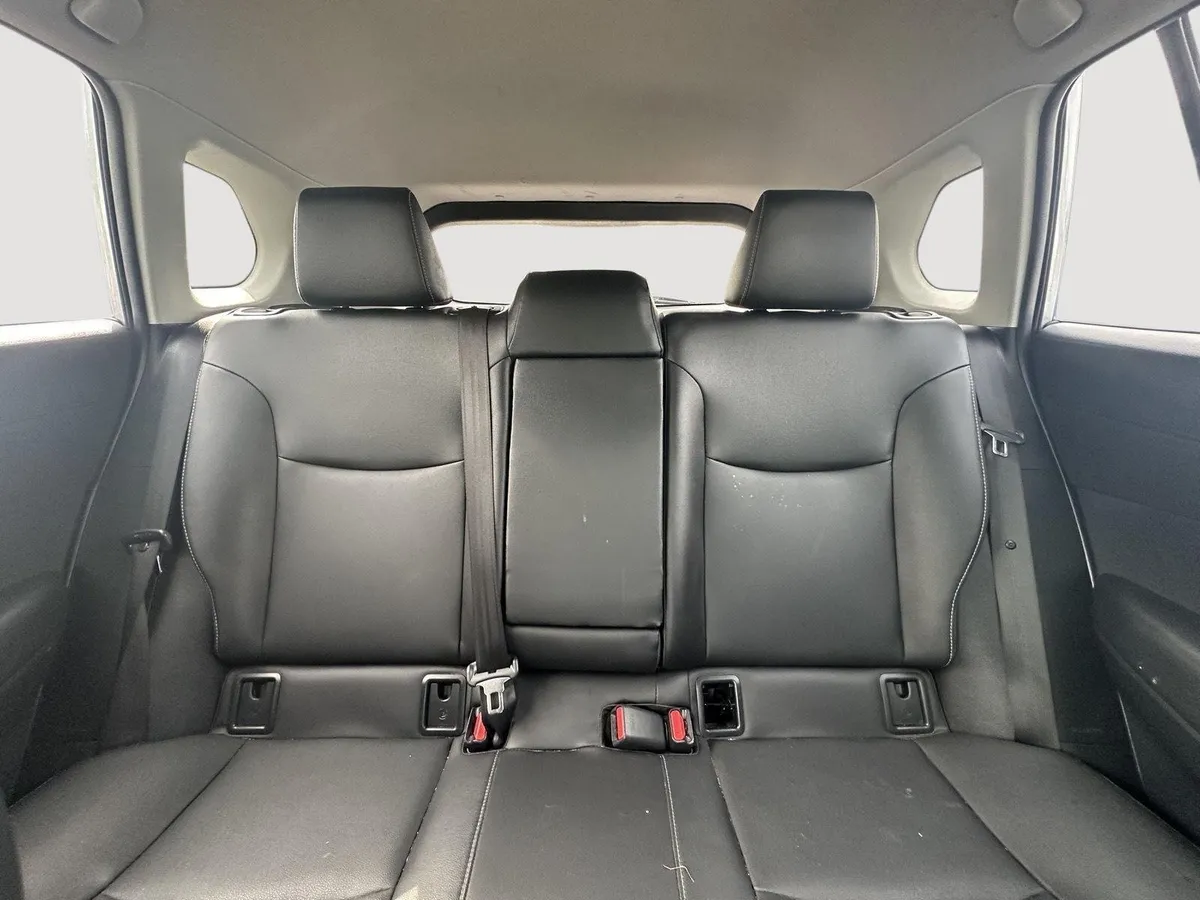 2025 Toyota Corolla Cross XLE thumbnail 13
