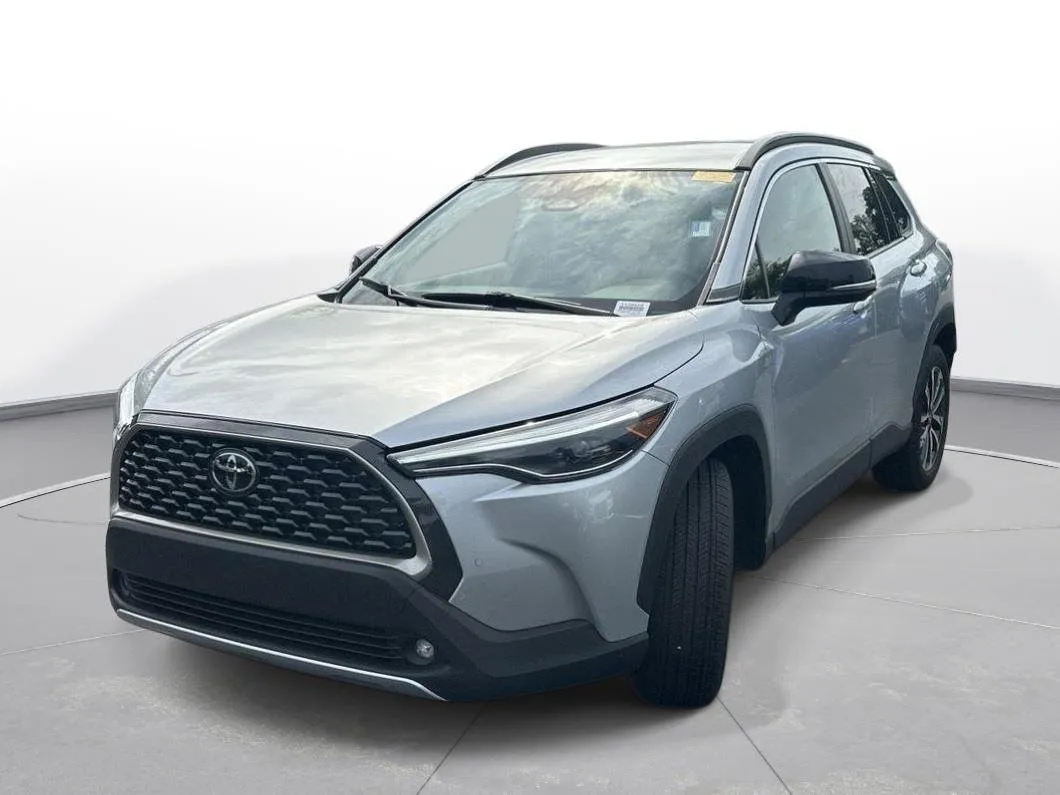 2025 Toyota Corolla Cross XLE thumbnail 2