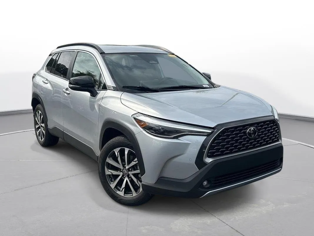 2025 Toyota Corolla Cross XLE thumbnail 4