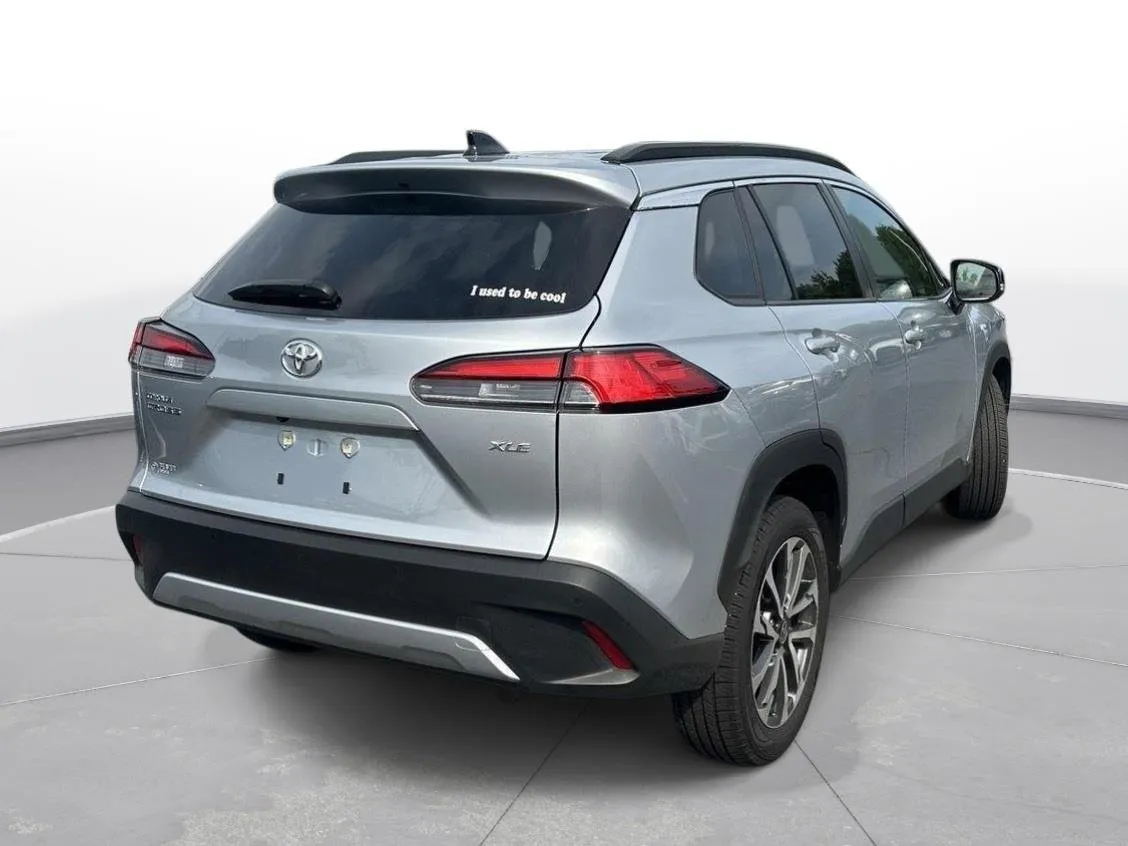 2025 Toyota Corolla Cross XLE thumbnail 6