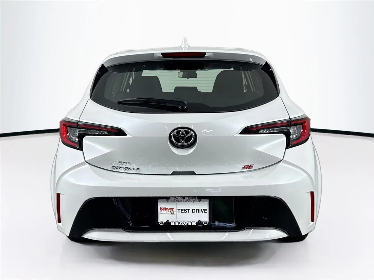 2025 Toyota Corolla Hatchback SE thumbnail 11