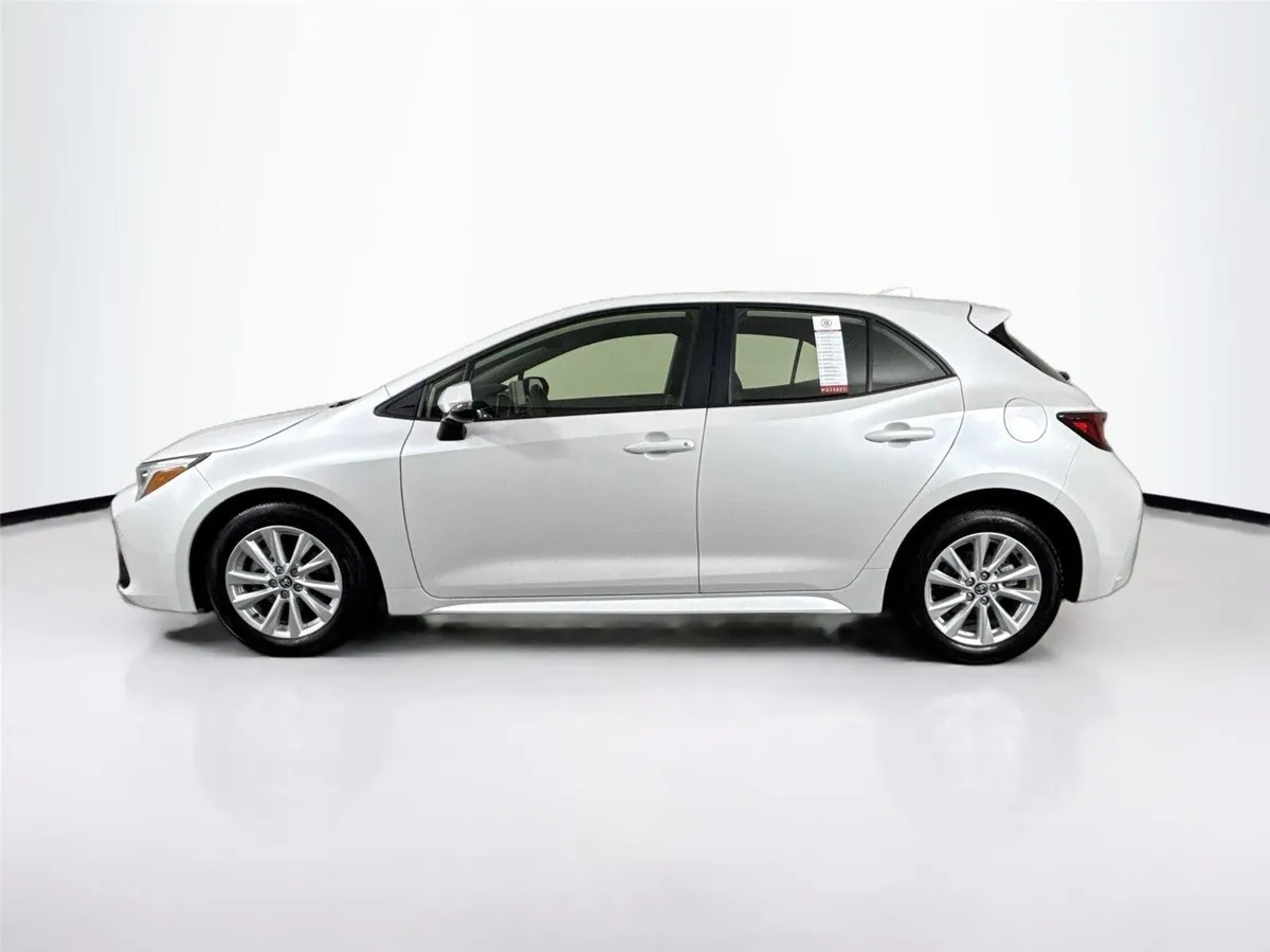 2025 Toyota Corolla Hatchback SE thumbnail 13