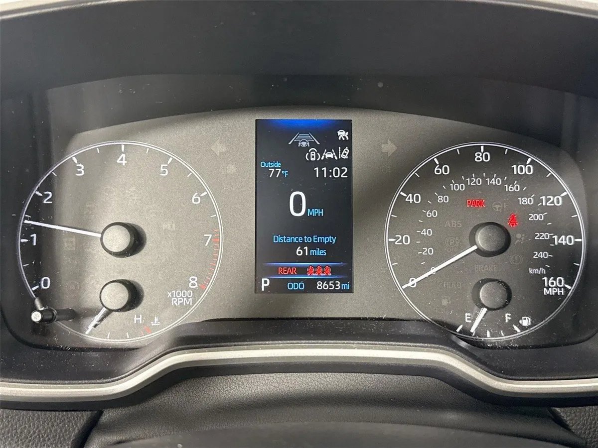 2025 Toyota Corolla Hatchback SE thumbnail 19