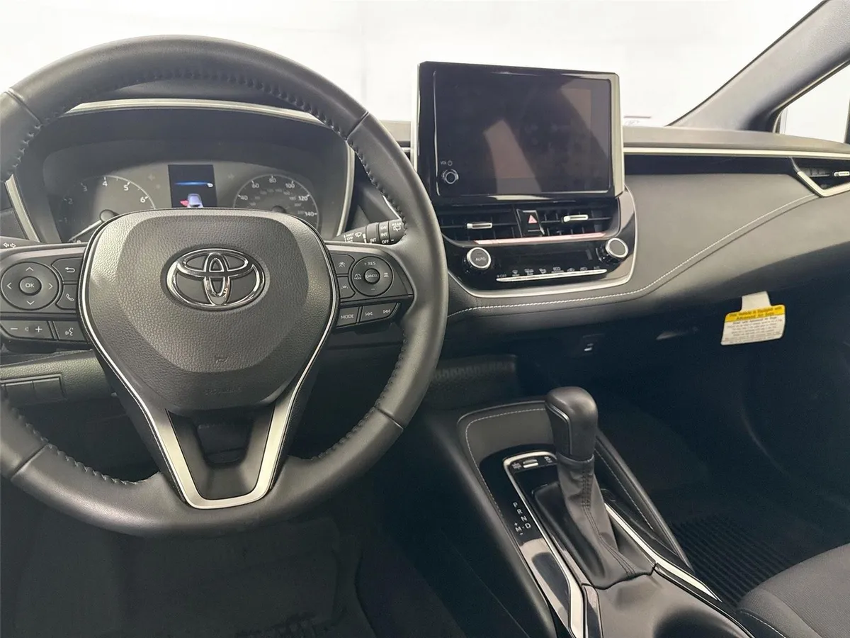 2025 Toyota Corolla Hatchback SE thumbnail 29