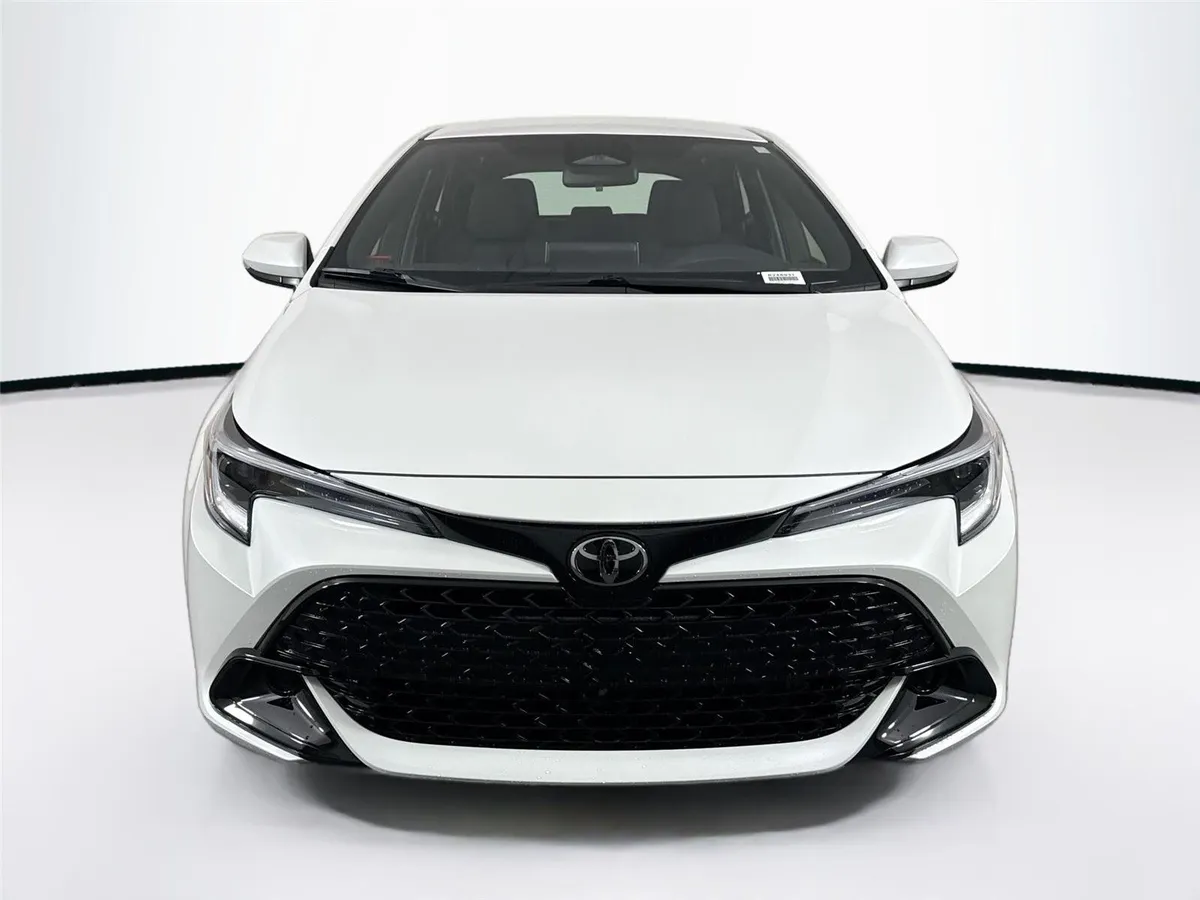 2025 Toyota Corolla Hatchback SE thumbnail 8