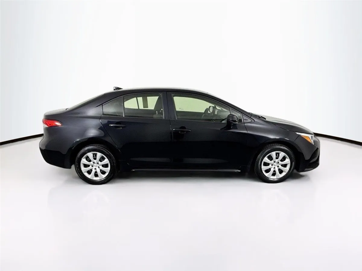 2025 Toyota Corolla Hybrid LE thumbnail 10